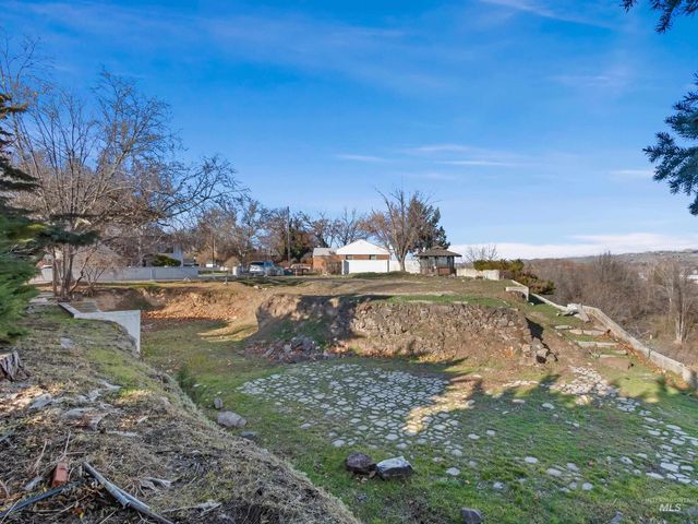 1212 Happy Dr, Boise, ID 83706