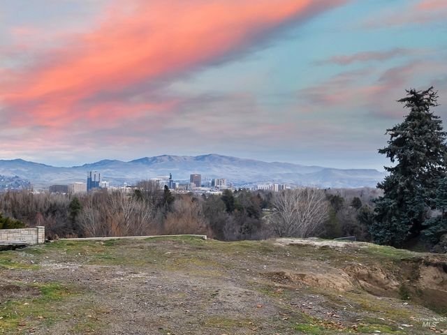 1212 Happy Dr, Boise, ID 83706