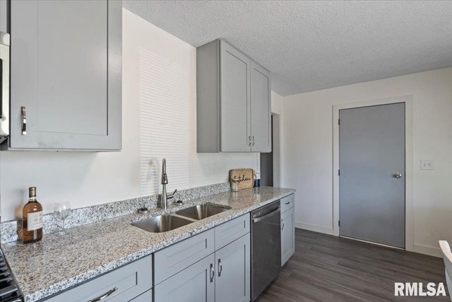 3518 W GARFIELD Street, Davenport, IA 52804