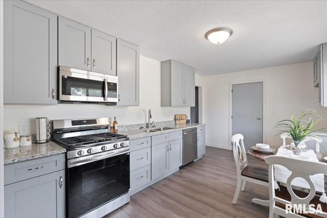 3518 W GARFIELD Street, Davenport, IA 52804