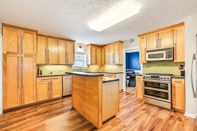 4611 Avenue S, Galveston, TX 77551