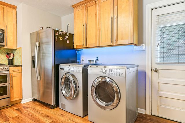 4611 Avenue S, Galveston, TX 77551