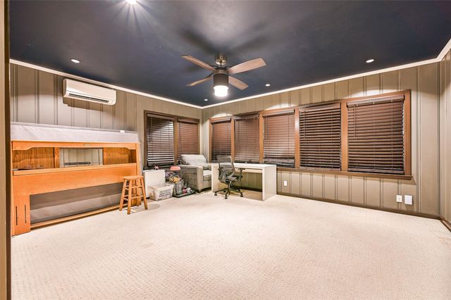 4611 Avenue S, Galveston, TX 77551