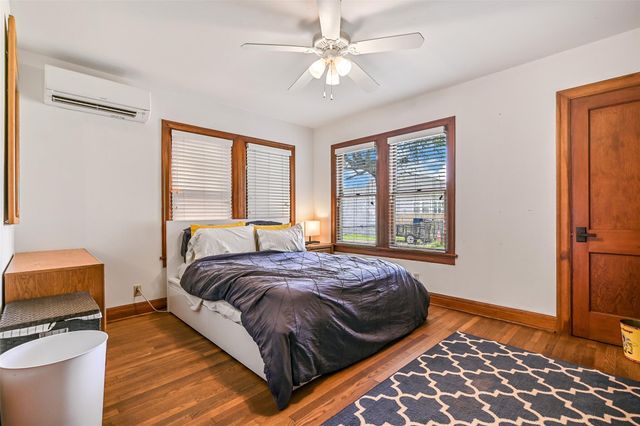 4611 Avenue S, Galveston, TX 77551