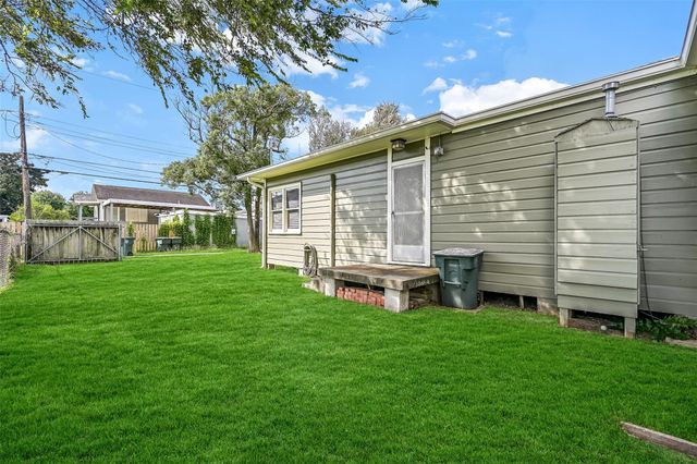 4611 Avenue S, Galveston, TX 77551