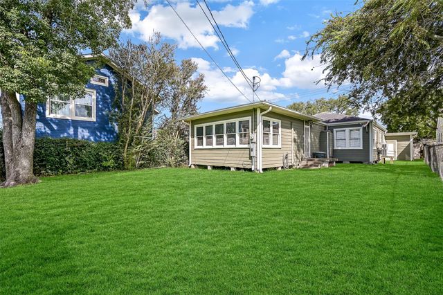 4611 Avenue S, Galveston, TX 77551