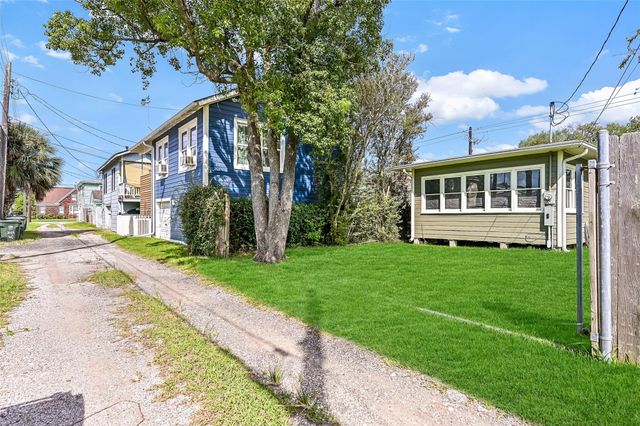 4611 Avenue S, Galveston, TX 77551