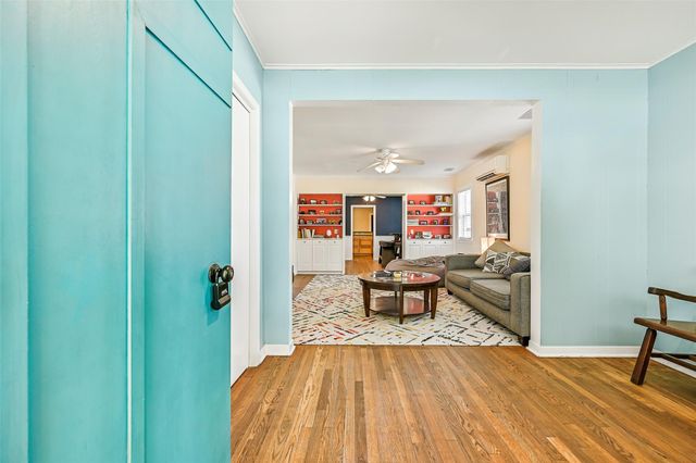 4611 Avenue S, Galveston, TX 77551