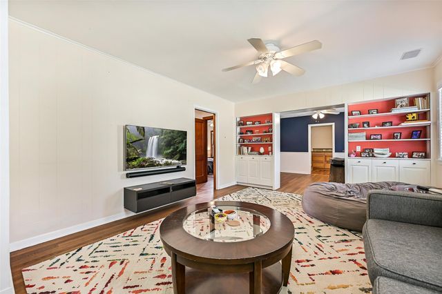 4611 Avenue S, Galveston, TX 77551