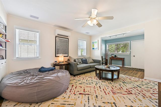 4611 Avenue S, Galveston, TX 77551