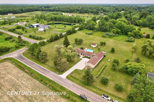 2051 S Brennan Road, Hemlock, MI 48626