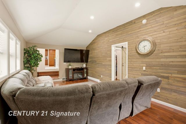 2051 S Brennan Road, Hemlock, MI 48626
