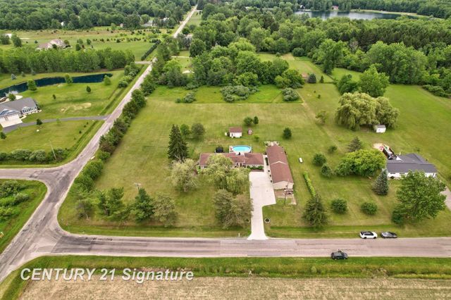 2051 S Brennan Road, Hemlock, MI 48626