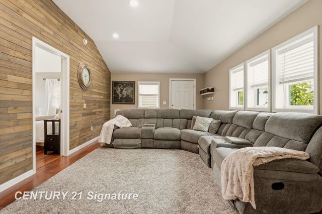 2051 S Brennan Road, Hemlock, MI 48626