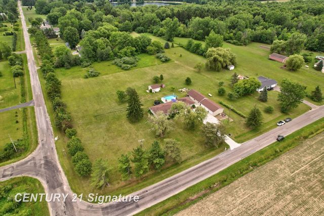 2051 S Brennan Road, Hemlock, MI 48626