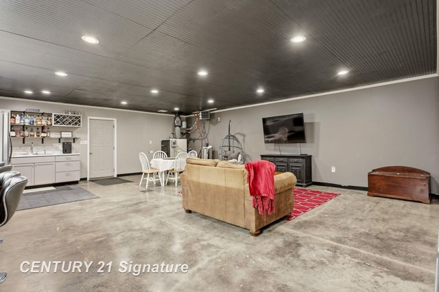 2051 S Brennan Road, Hemlock, MI 48626