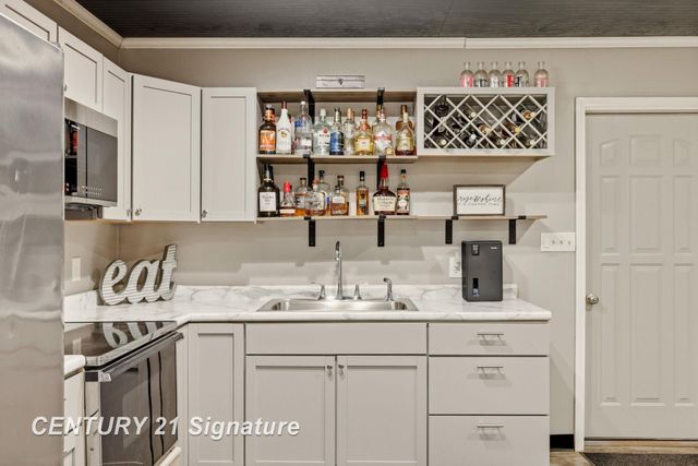 2051 S Brennan Road, Hemlock, MI 48626