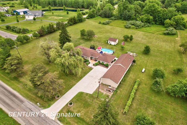 2051 S Brennan Road, Hemlock, MI 48626