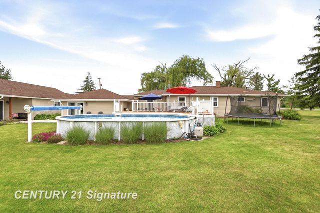 2051 S Brennan Road, Hemlock, MI 48626