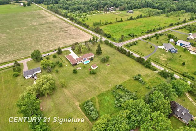2051 S Brennan Road, Hemlock, MI 48626