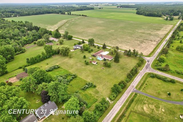 2051 S Brennan Road, Hemlock, MI 48626