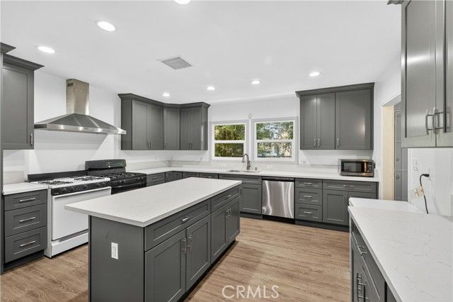 3425 W 15th Street, Los Angeles, CA 90019