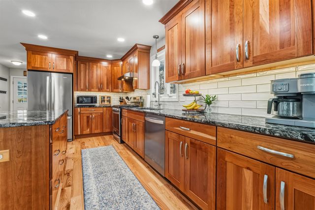 9 Mosher Drive, Brookline, NH 03033