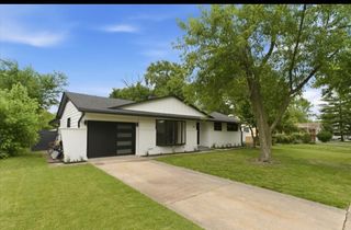 145 Wildwood Road, Elk Grove Village, IL 60007