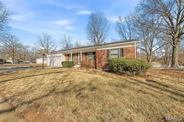6803 Foxbend Court, Florissant, MO 63033