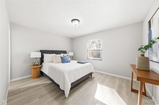 6803 Foxbend Court, Florissant, MO 63033