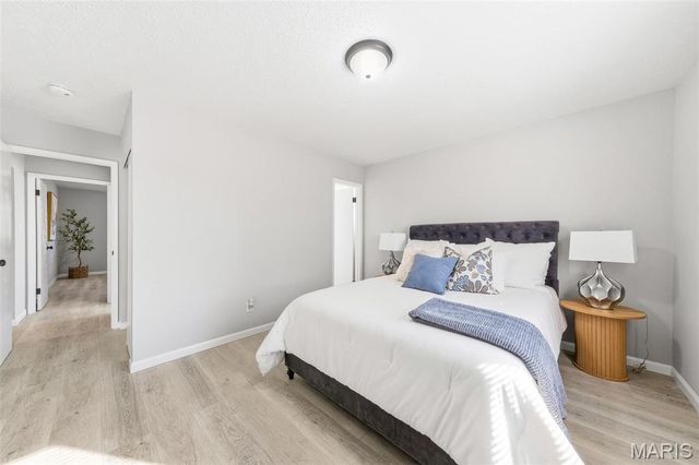 6803 Foxbend Court, Florissant, MO 63033