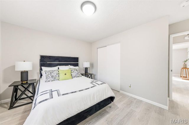 6803 Foxbend Court, Florissant, MO 63033