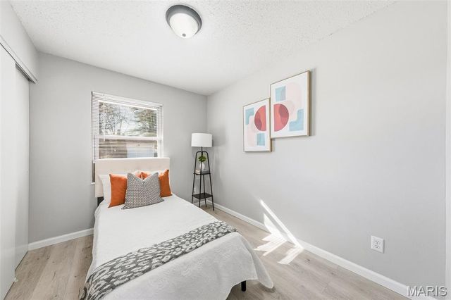 6803 Foxbend Court, Florissant, MO 63033