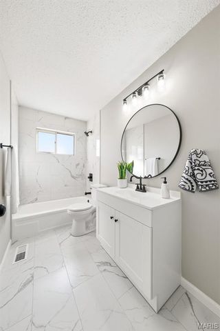 6803 Foxbend Court, Florissant, MO 63033