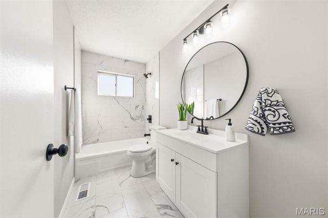 6803 Foxbend Court, Florissant, MO 63033