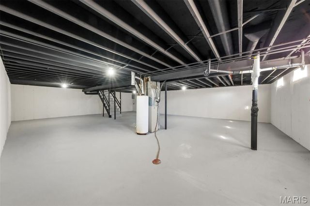 6803 Foxbend Court, Florissant, MO 63033