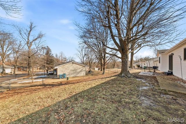 6803 Foxbend Court, Florissant, MO 63033