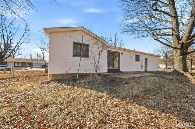 6803 Foxbend Court, Florissant, MO 63033