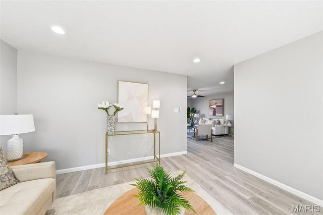 6803 Foxbend Court, Florissant, MO 63033