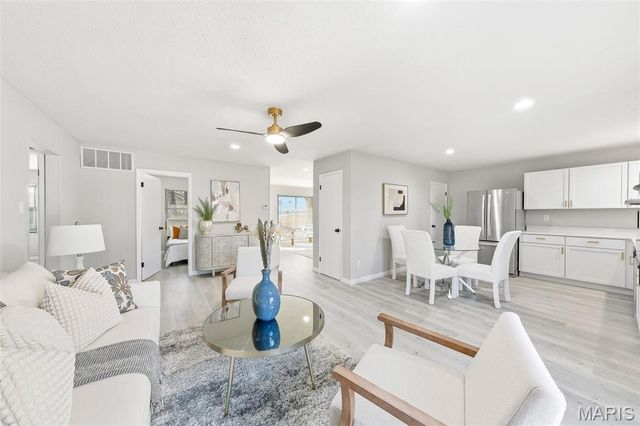 6803 Foxbend Court, Florissant, MO 63033