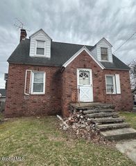 15 Quincy Street, Colonie, NY 12205