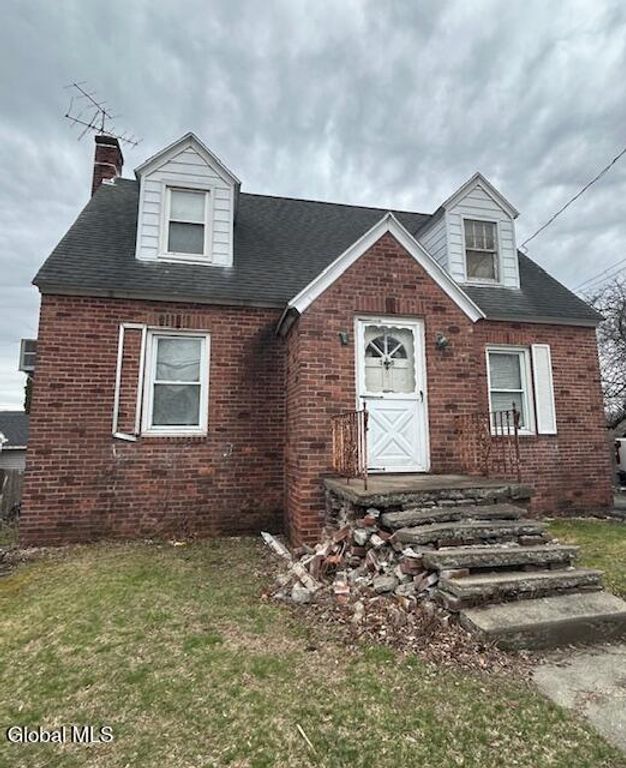 15 Quincy Street, Colonie, NY 12205