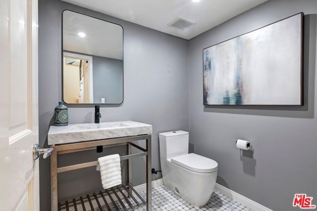 323 San Vicente Boulevard 11, Santa Monica, CA 90402