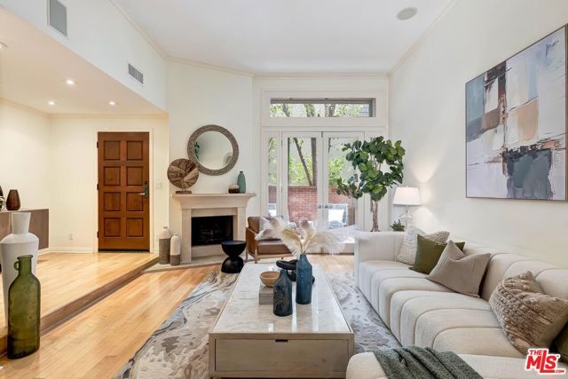 323 San Vicente Boulevard 11, Santa Monica, CA 90402