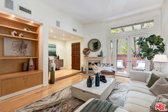 323 San Vicente Boulevard 11, Santa Monica, CA 90402