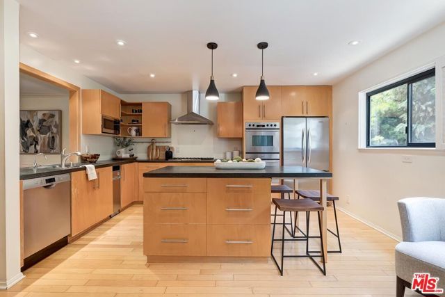 323 San Vicente Boulevard 11, Santa Monica, CA 90402
