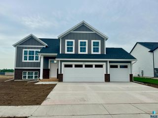 6105 W Valentine St, Sioux Falls, SD 57107
