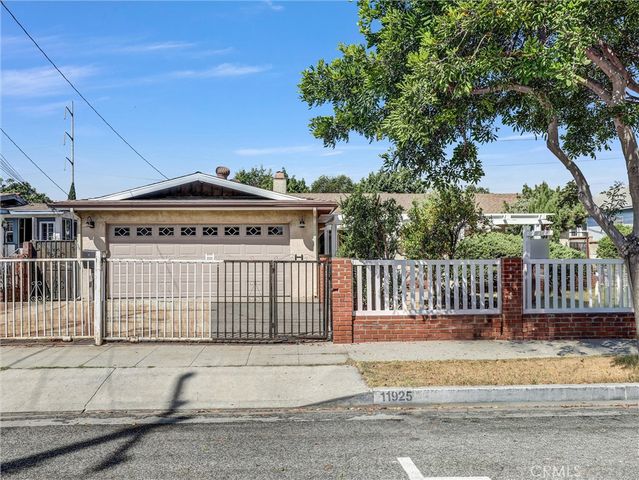 11925 Truro Avenue, Hawthorne, CA 90250