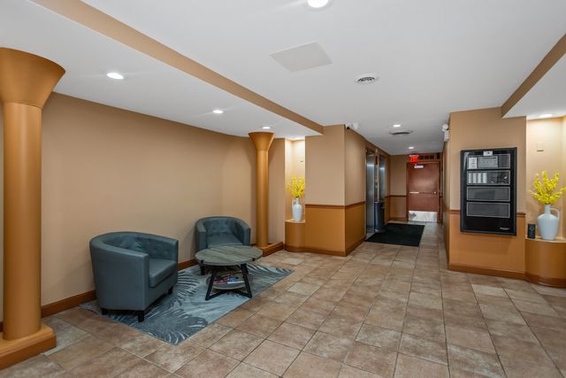 6150 N Kenmore Avenue 15B, Chicago, IL 60660