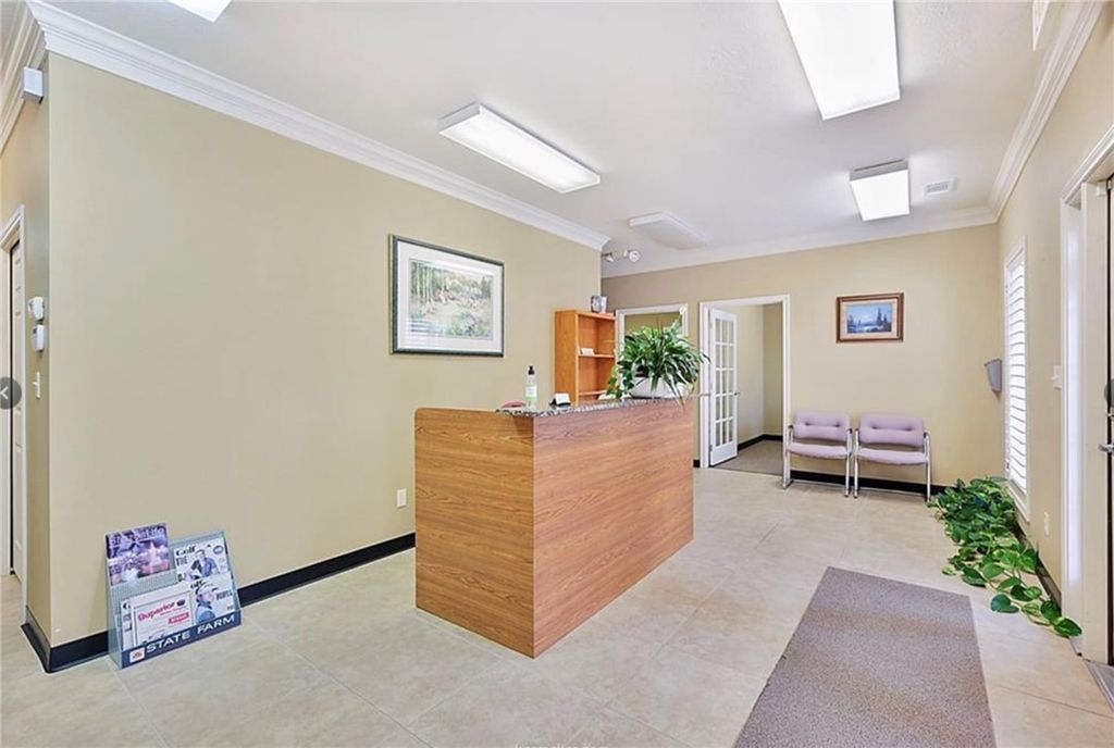 242 Southwest Parkway E, College Station, TX 77840 — photo 2
